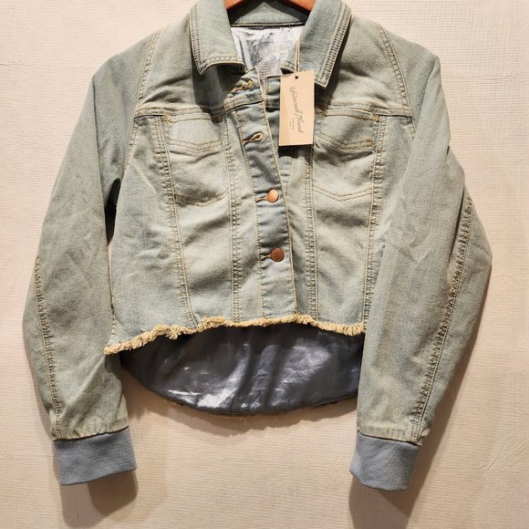 NWT - Women's XXS Adaptive Light Wash Jean Jacket - Universal Thread - Picture 3 of 3